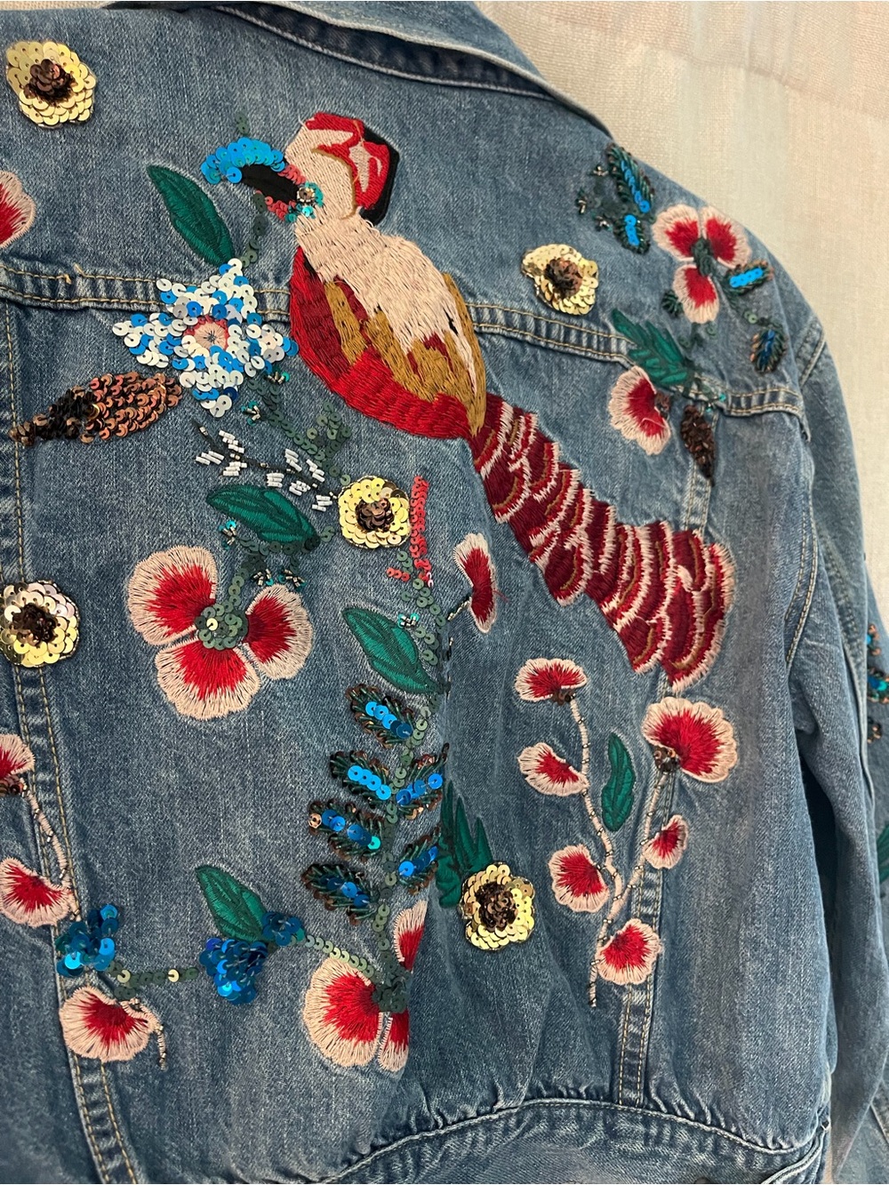 Alice + Olivia Medium Blue Embroidered Floral Denim Jacket - Picture 4 of 4